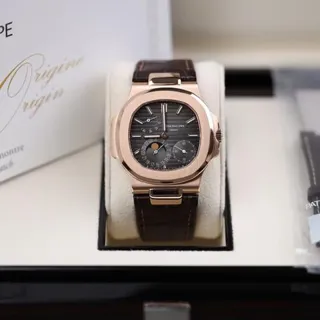 Patek Philippe Nautilus 5712R-001 40mm Rose gold Brown