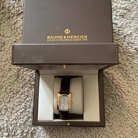 Baume & Mercier Hampton MV045225 26mm Yellow gold White