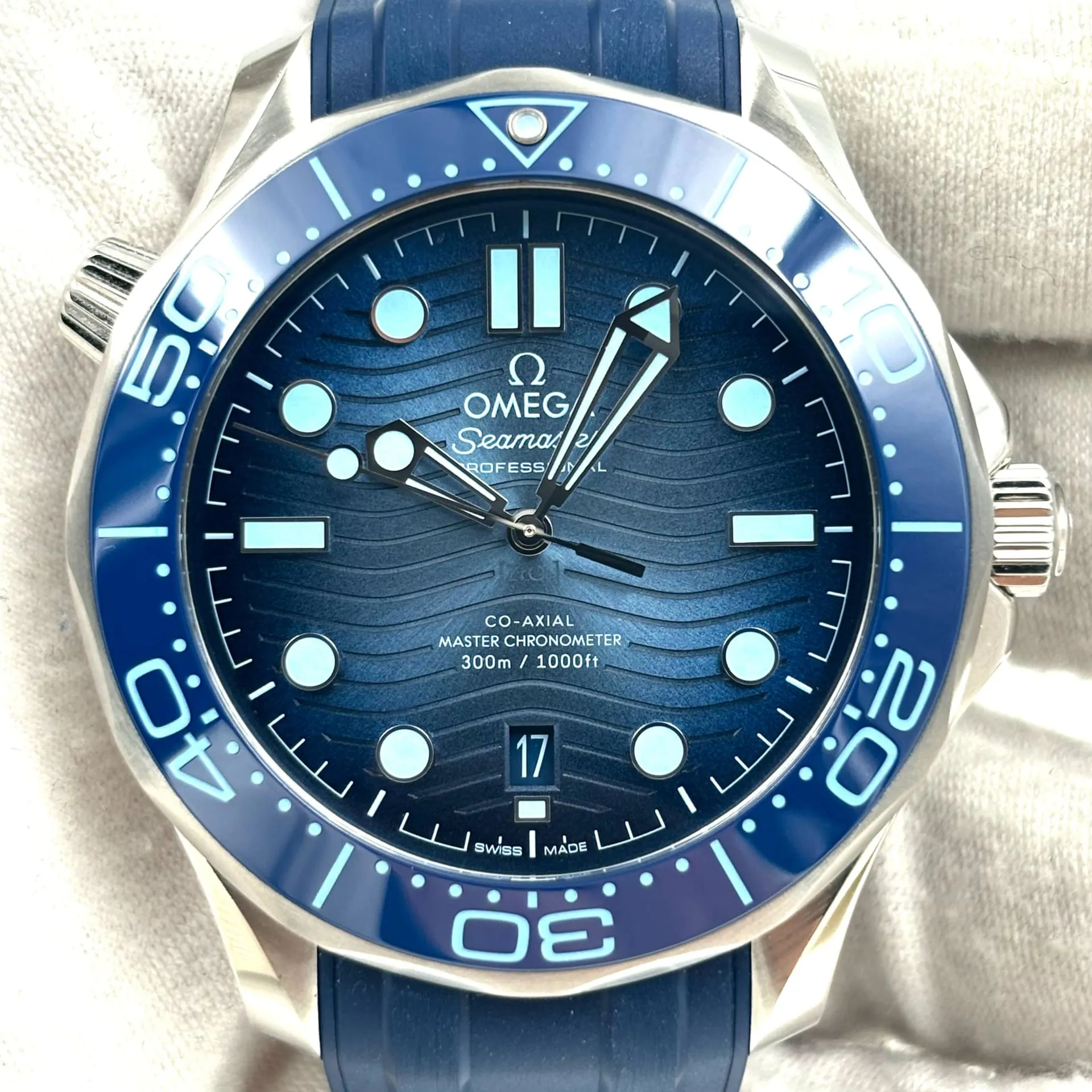 Omega Seamaster Diver 300M 210.32.42.20.03.002 42mm Ceramic Blue