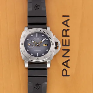 Panerai Submersible PAM 01323 Stainless steel Gray