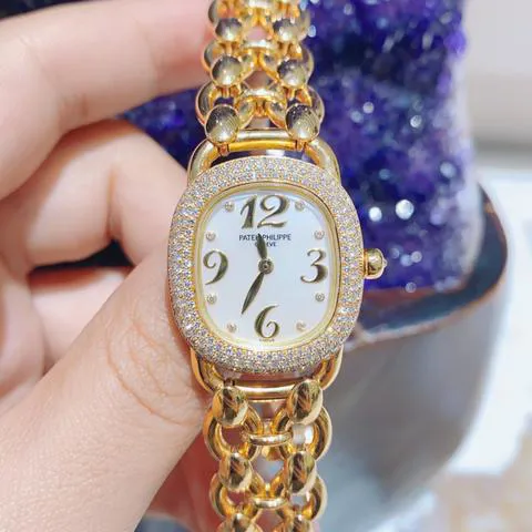 Patek Philippe Golden Ellipse 4831 nullmm Yellow gold Mother-of-pearl