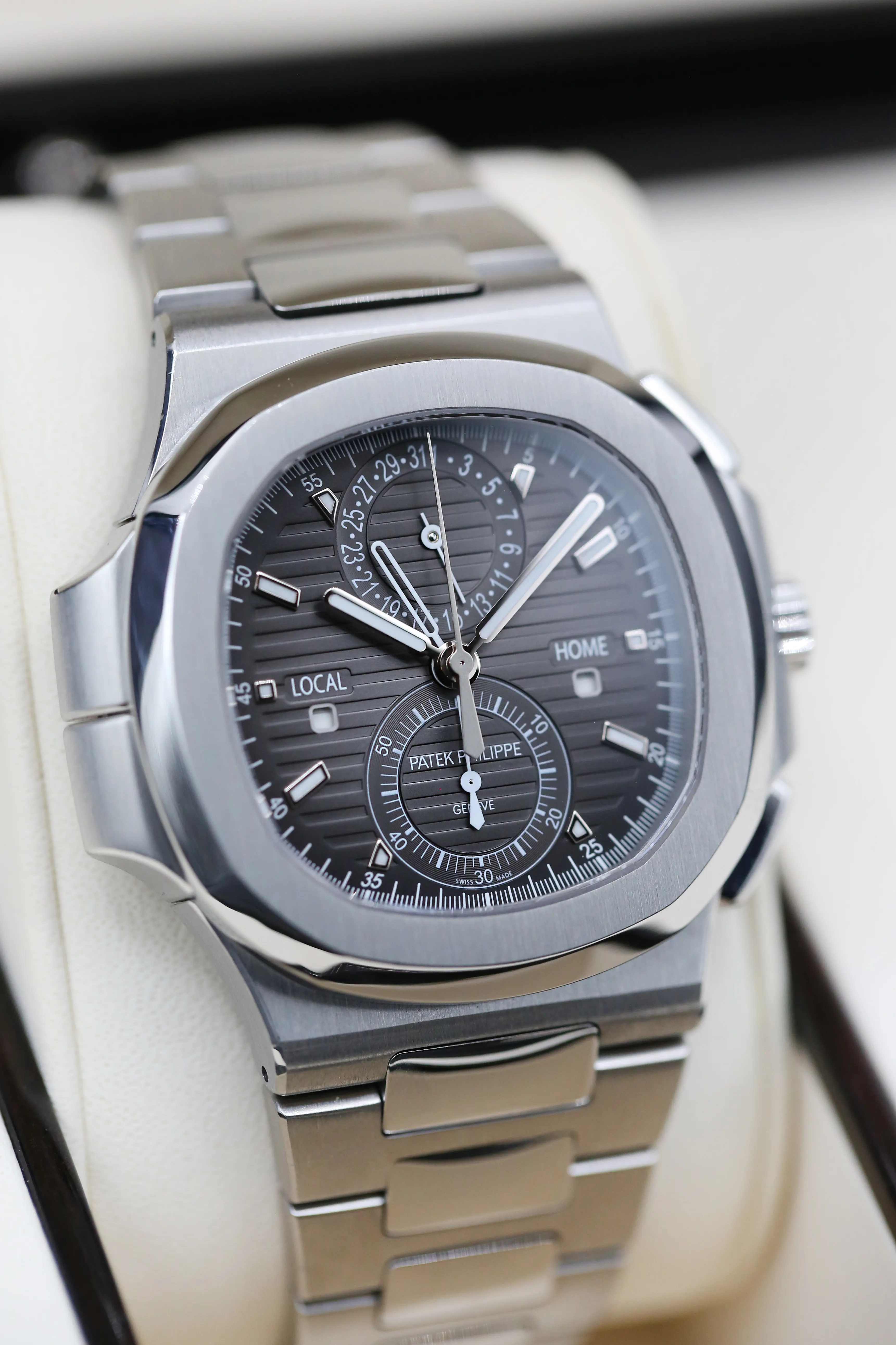 Patek Philippe Nautilus 5990/1A-001 40mm Stainless steel 1