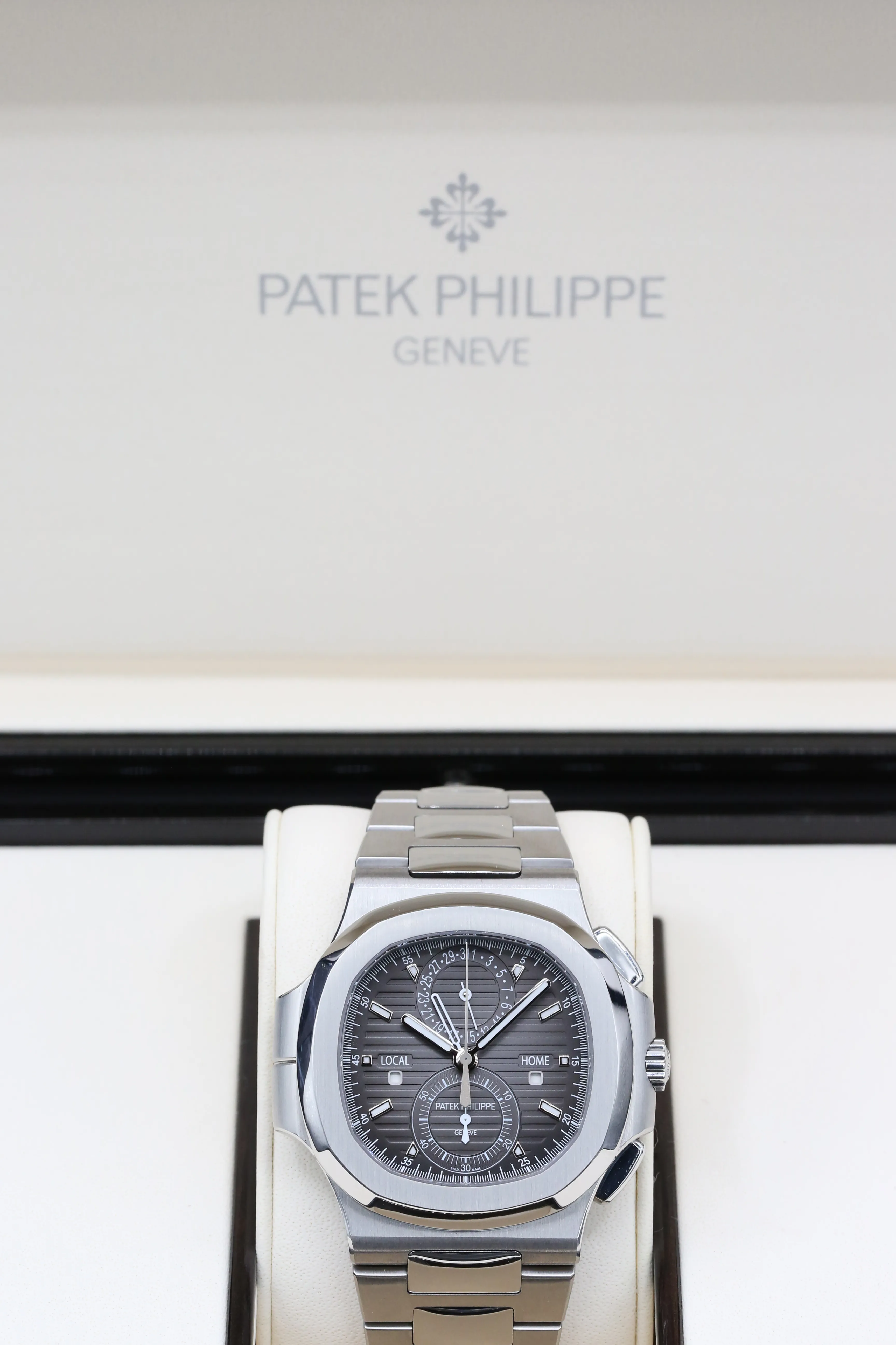 Patek Philippe Nautilus 5990/1A-001 40mm Stainless steel 3