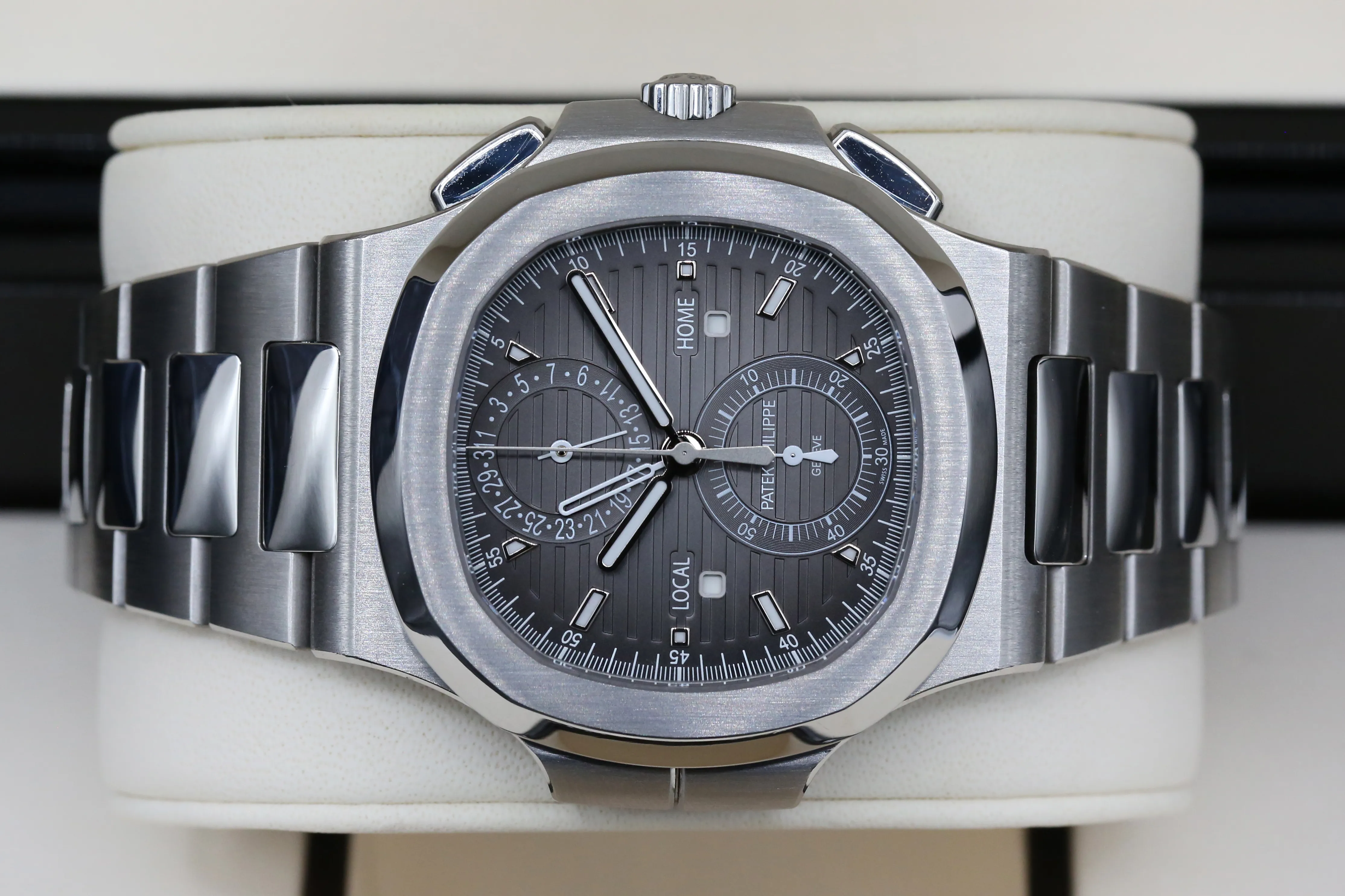 Patek Philippe Nautilus 5990/1A-001 40mm Stainless steel 5