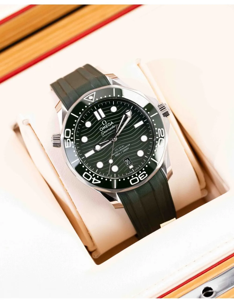 Omega Seamaster Diver 300M 210.30.42.20.10.001 42mm Stainless steel Green 12