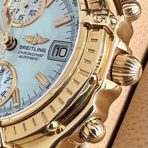 Breitling Chronomat K13050.1 40mm Yellow gold Mother-of-pearl