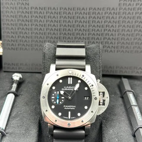 Panerai Submersible PAM 00682 42mm Stainless steel Black