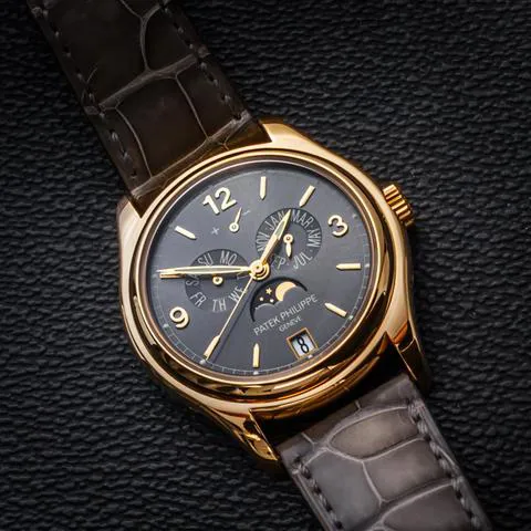 Patek Philippe Annual Calendar 5146J 39mm Yellow gold Gray 9