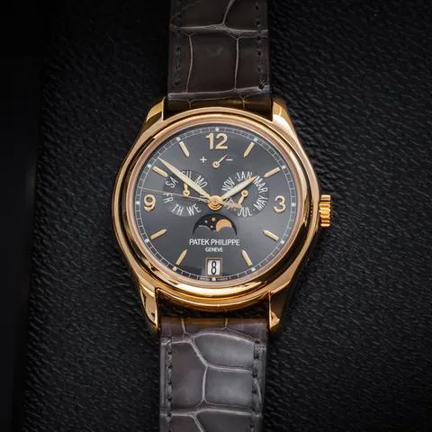 Patek Philippe Annual Calendar 5146J 39mm Yellow gold Gray 10