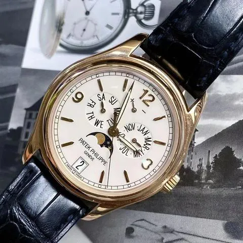 Patek Philippe Annual Calendar 5146R-001 39mm Rose gold Beige