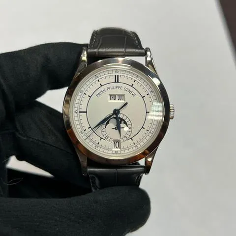 Patek Philippe Annual Calendar 5396G-001 White gold Silver