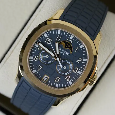 Patek Philippe Aquanaut 5261R-001 40mm Rose gold Blue 3