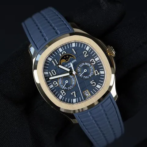 Patek Philippe Aquanaut 5261R-001 40mm Rose gold Blue 9