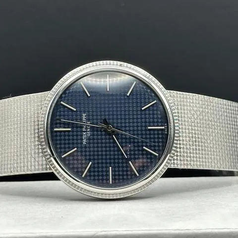 Patek Philippe Calatrava 3563 34.5mm White gold Blue 9