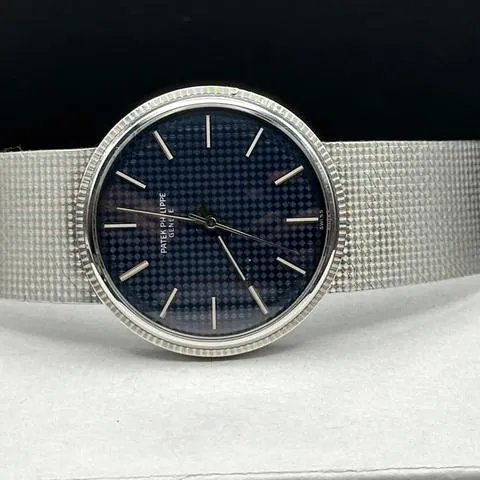 Patek Philippe Calatrava 3563 34.5mm White gold Blue 7