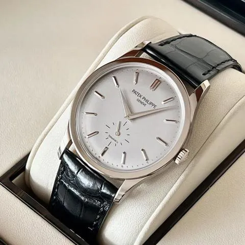 Patek Philippe Calatrava 5196G 37mm White gold