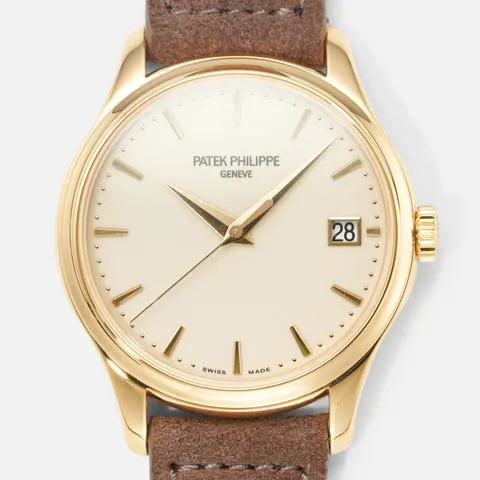 Patek Philippe Calatrava 5227J-001 39mm Yellow gold