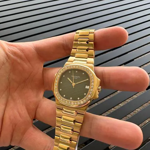 Patek Philippe Nautilus 3800/3 37mm Yellow gold Black