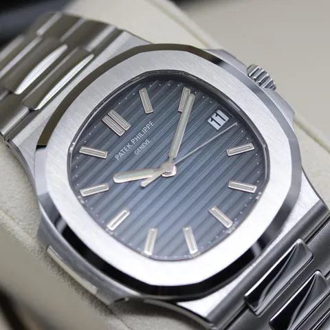 Patek Philippe Nautilus 5711/1A-001 40mm Stainless steel Blue 14