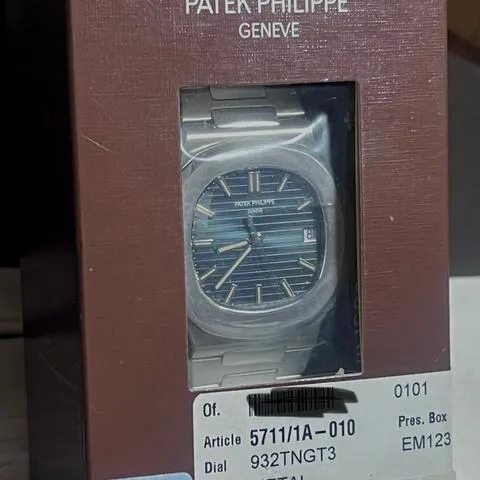 Patek Philippe Nautilus 5711/1A-010 40mm Stainless steel Blue