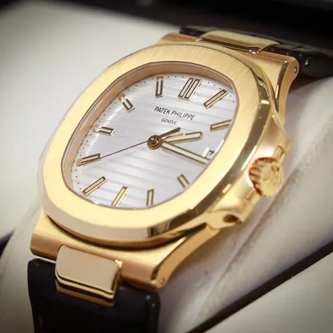 Patek Philippe Nautilus 5711J-001 40mm Yellow gold Silver