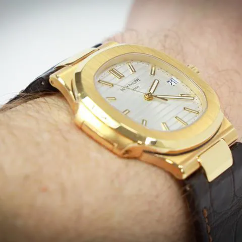 Patek Philippe Nautilus 5711J-001 40mm Yellow gold Silver 11