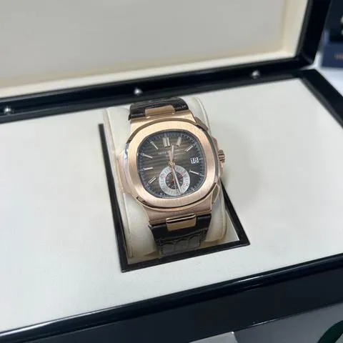 Patek Philippe Nautilus 5980R-001 40.5mm Rose gold Brown