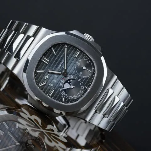 Patek Philippe Nautilus Moonphase 5712/1A-001 40mm Stainless steel Blue