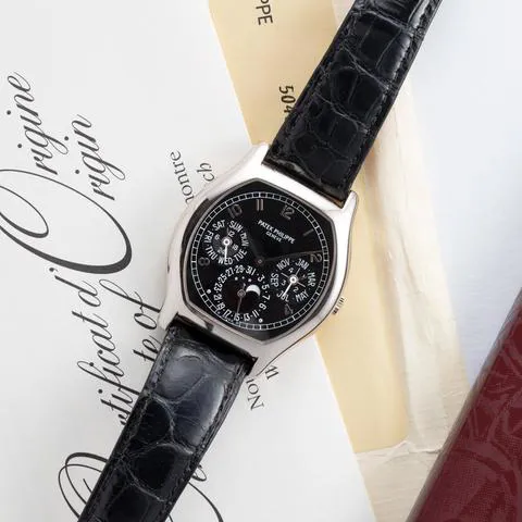 Patek Philippe Perpetual Calendar 5040G 35mm White gold Black