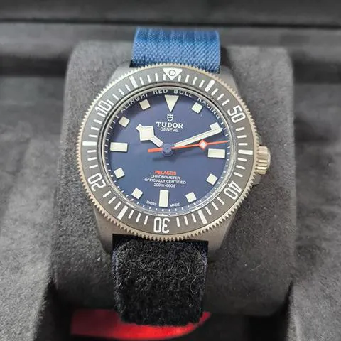 Tudor Pelagos M25707KN-0001 42mm Carbon fiber Blue 4