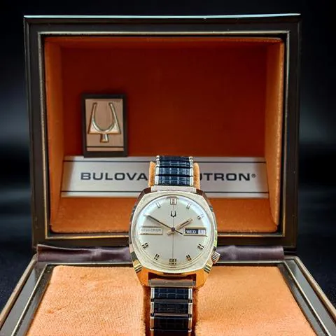 Bulova Accutron 33.5mm Yellow gold and Stainless steel Champagne