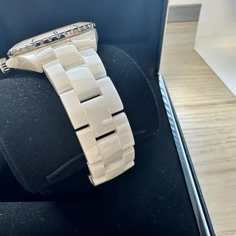 Chanel J12 H5700 38mm White ceramic White 2