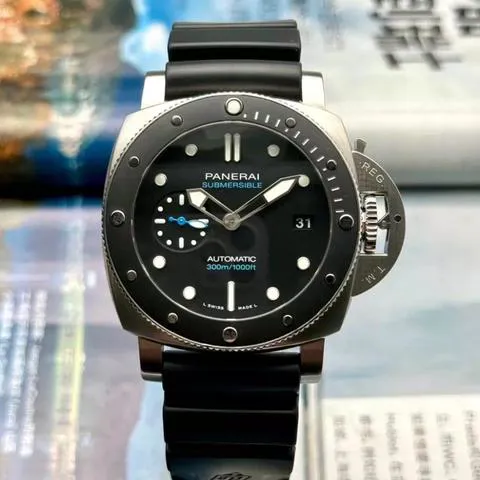 Panerai Submersible PAM 00683 42mm Stainless steel Black 6