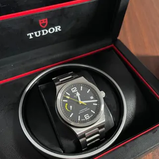 Tudor North Flag 91210N-0001 40mm Ceramic and Stainless steel Black