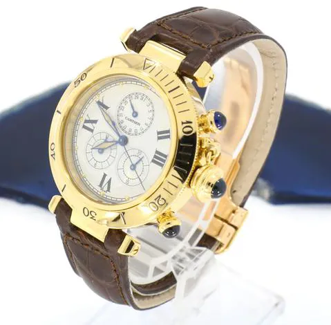 Cartier Pasha 1353-1 36mm Yellow gold White 2