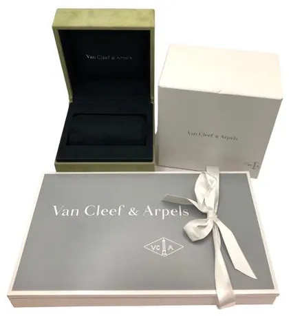 Van Cleef & Arpels Alhambra VCARN5KC00 26.6mm White 9