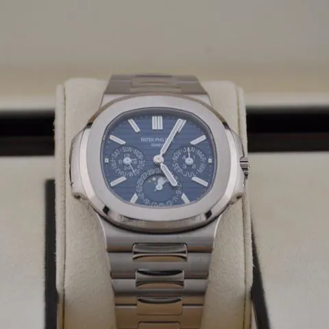 Patek Philippe Nautilus 5740/1G 40mm White gold Blue 1