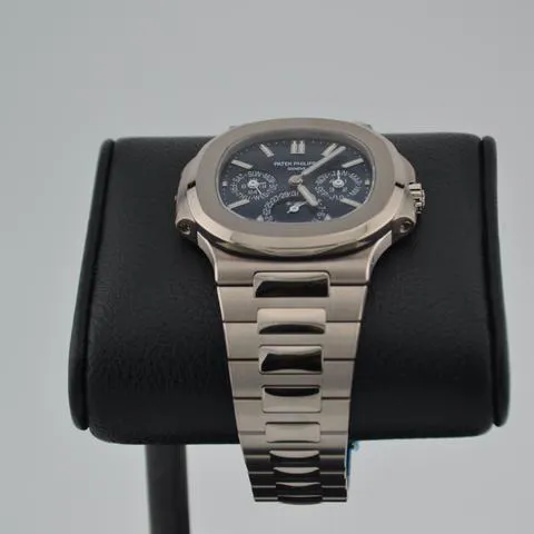 Patek Philippe Nautilus 5740/1G 40mm White gold Blue 3