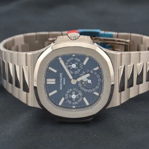 Patek Philippe Nautilus 5740/1G 40mm White gold Blue 4