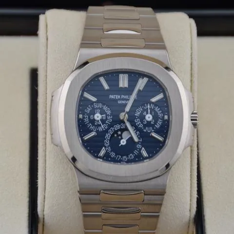 Patek Philippe Nautilus 5740/1G 40mm White gold Blue 7