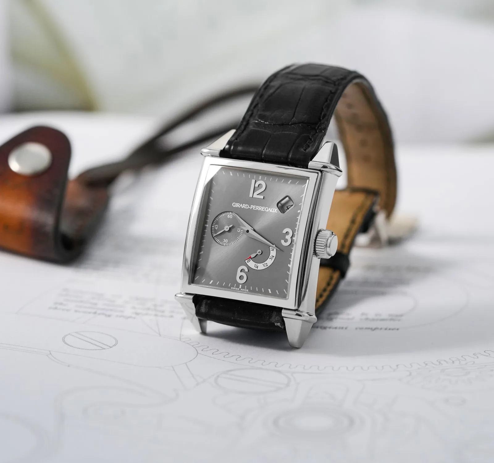 Girard-Perregaux Vintage 1945 VINTAGE 1945 LIMITED 2585-G 32mm Platinum Gray 3