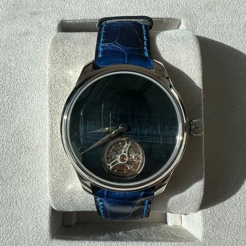 H. Moser & Cie. Endeavour 1804-0222 40mm White gold Blue