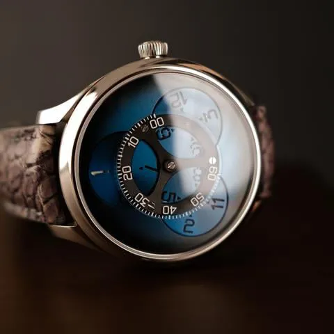 H. Moser & Cie. Endeavour 1806-0200 42mm White gold Blue