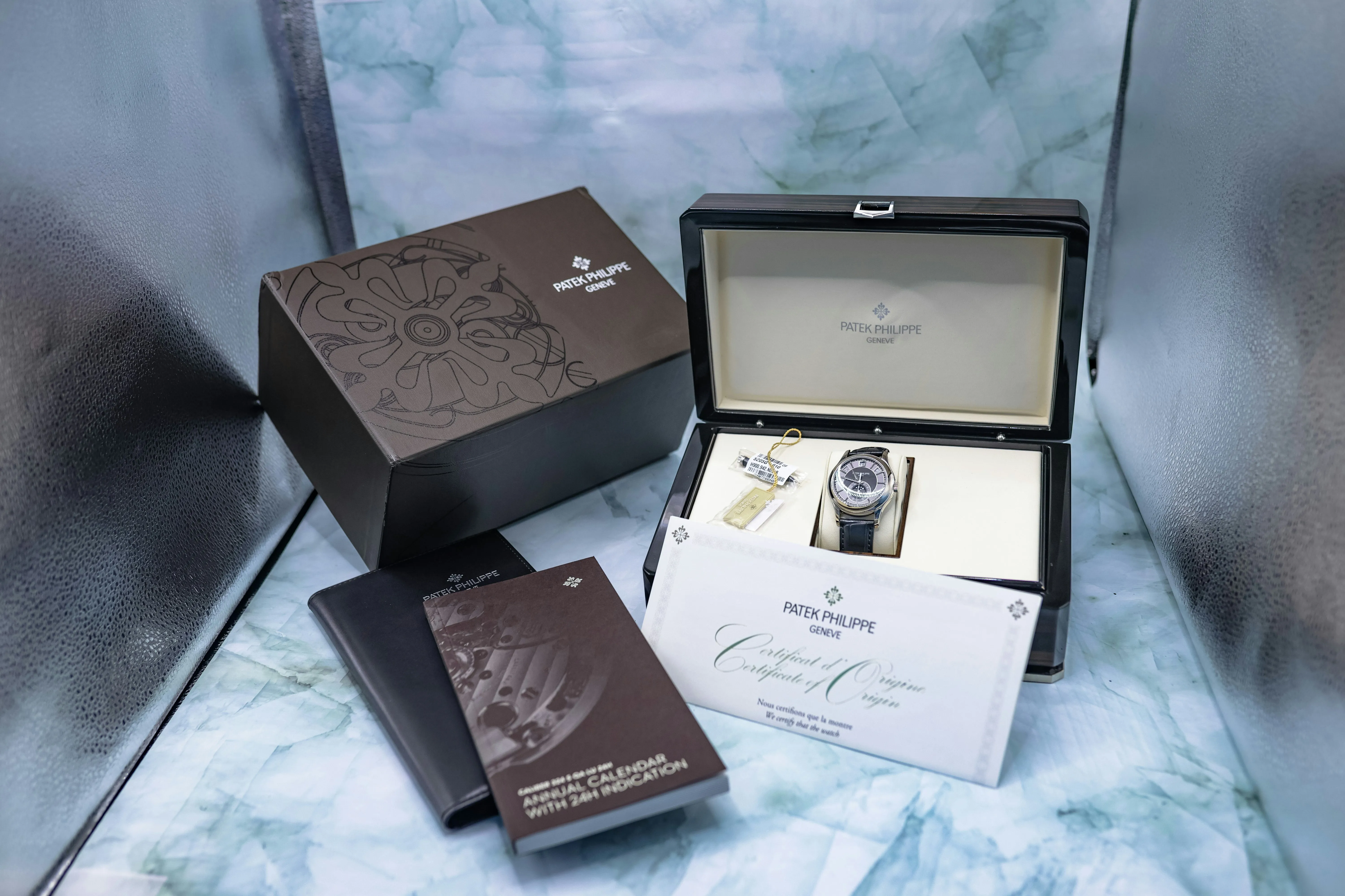 Patek Philippe Annual Calendar 5205G 40mm White gold Black 12