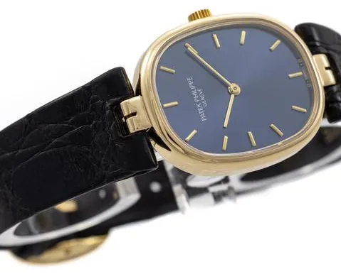 Patek Philippe Golden Ellipse 4826 23mm Yellow gold Blue 3