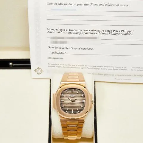 Patek Philippe Nautilus 5711 40mm Rose gold Brown 4