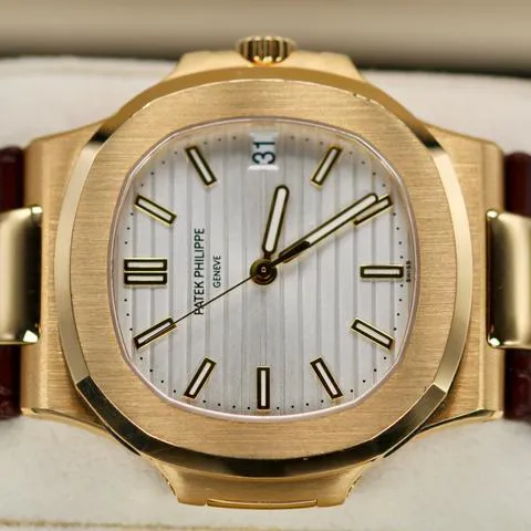 Patek Philippe Nautilus 5711J-001 40mm Yellow gold Silver 4