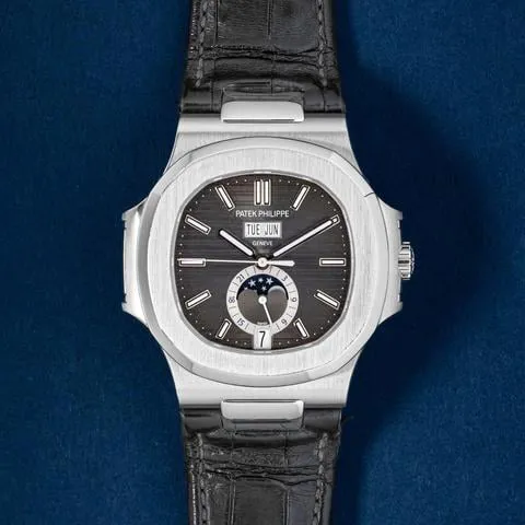 Patek Philippe Nautilus 5726A-001 40.5mm Stainless steel Gray