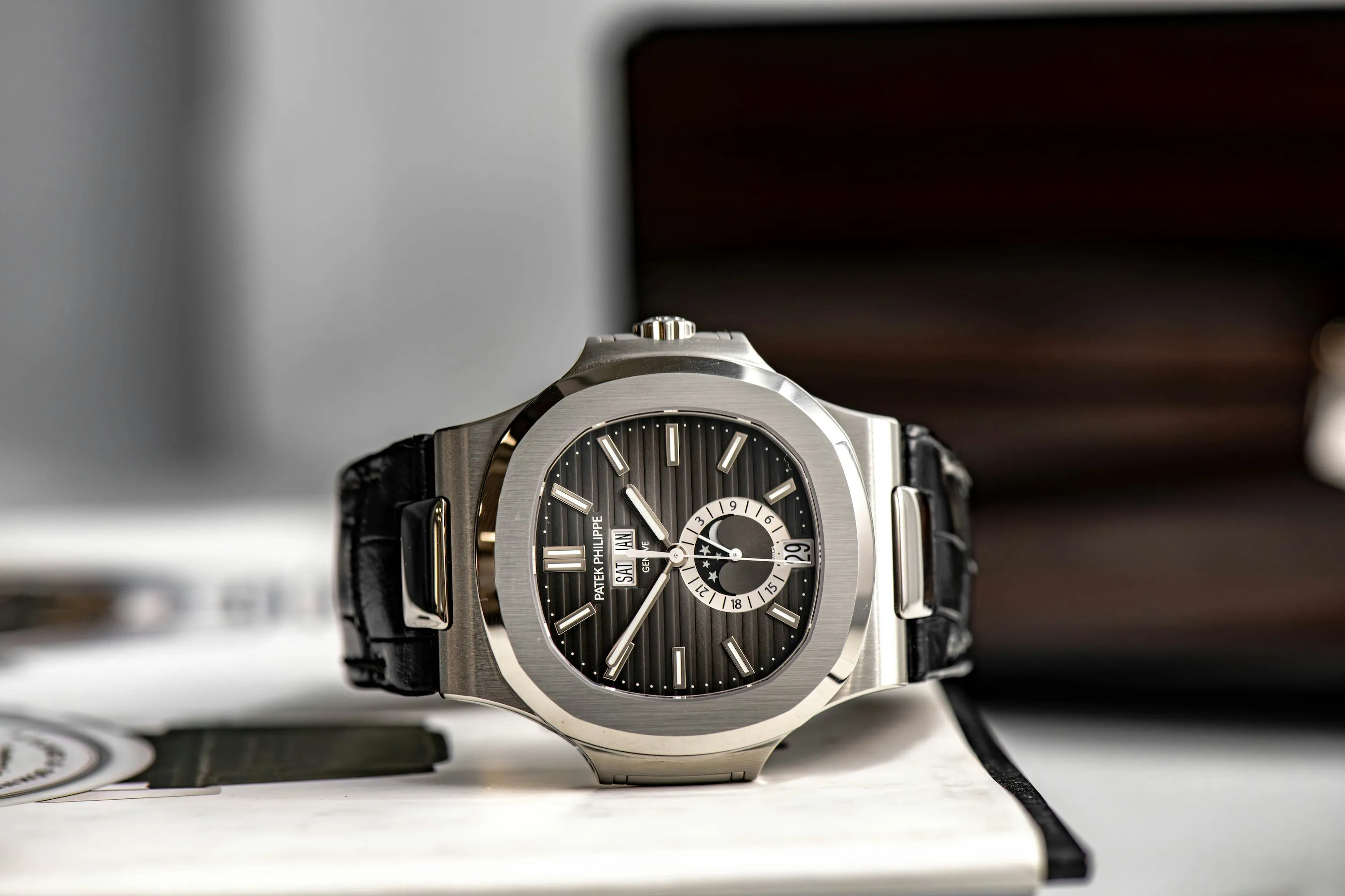 Patek Philippe Nautilus 5726A 40.5mm Stainless steel Grey 2