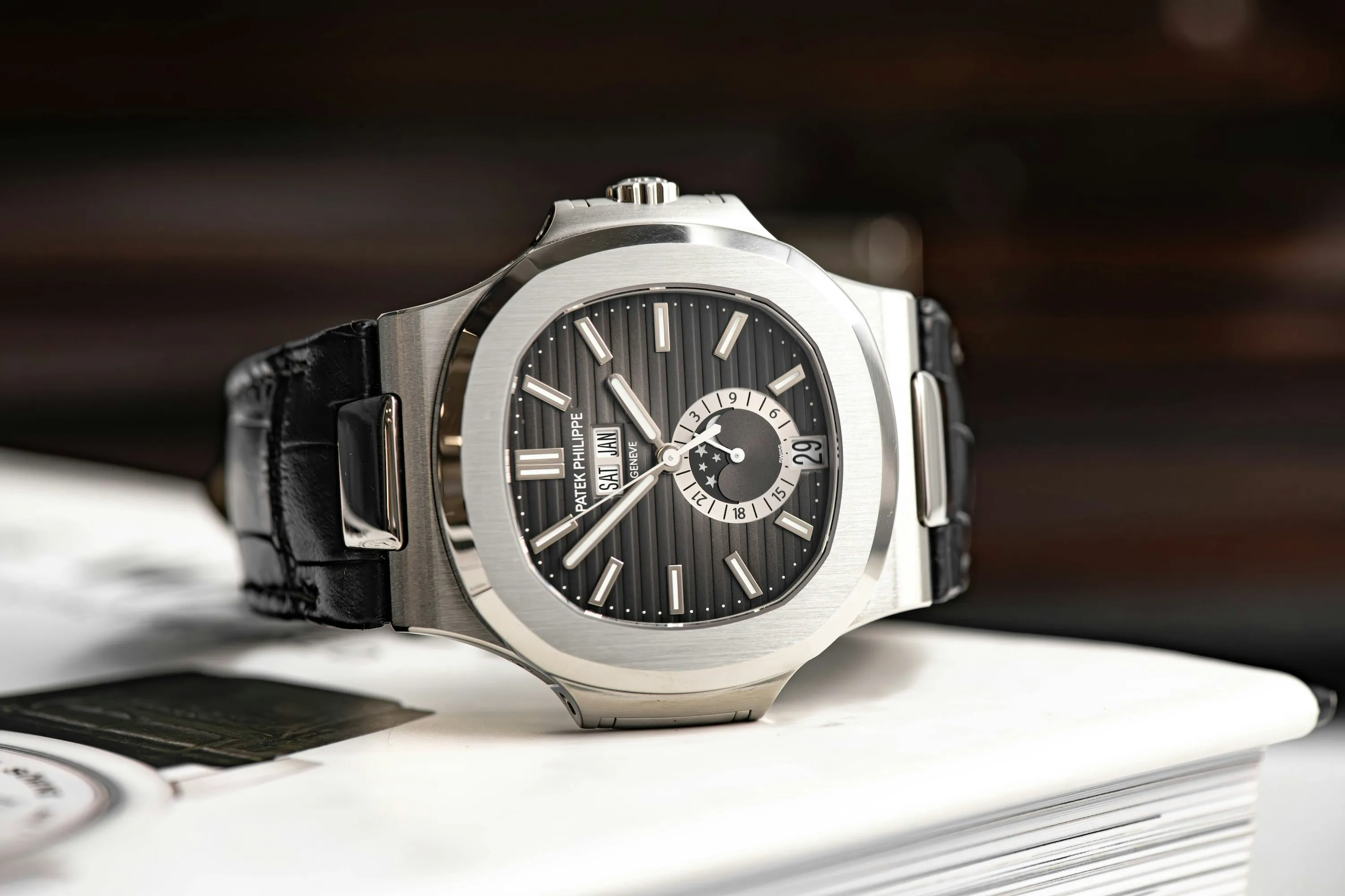 Patek Philippe Nautilus 5726A 40.5mm Stainless steel Grey 3